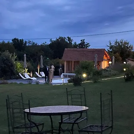 Le Clos Des Buis De Charme Le Loft アパート